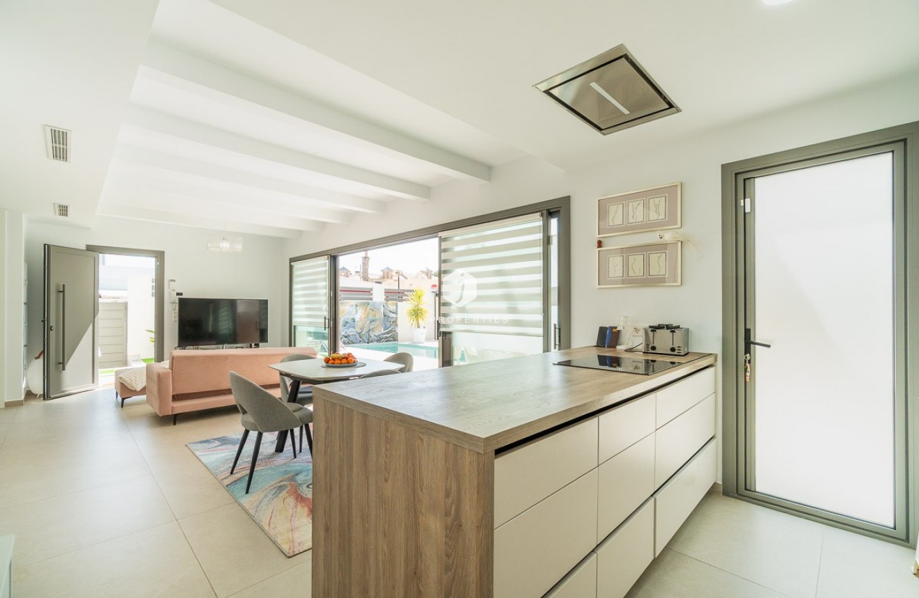 Resale - Villa -
Orihuela Costa - Costa Blanca