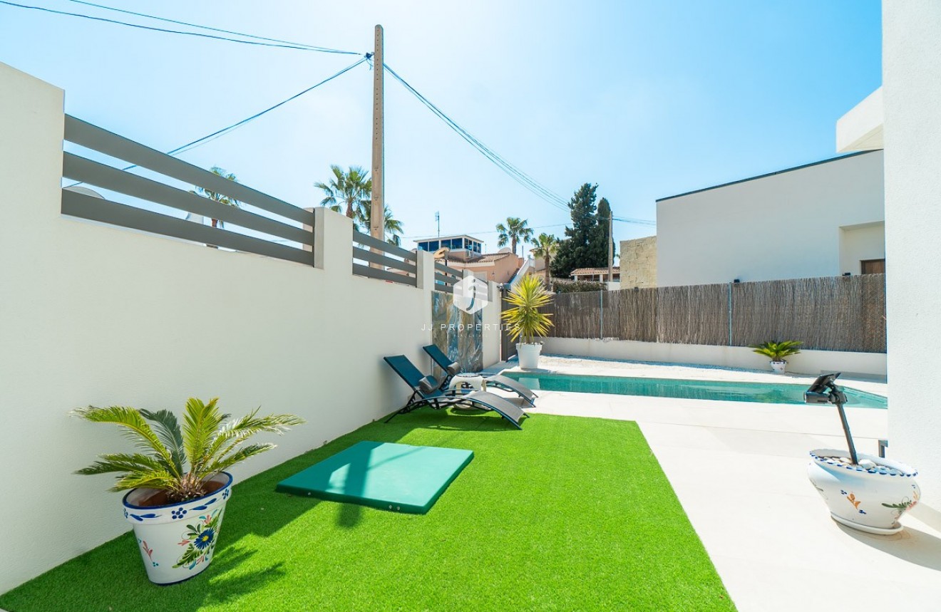 Resale - Villa -
Orihuela Costa - Costa Blanca