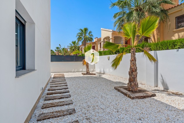 Aus zweiter Hand - Villa -
Torrevieja - Costa Blanca