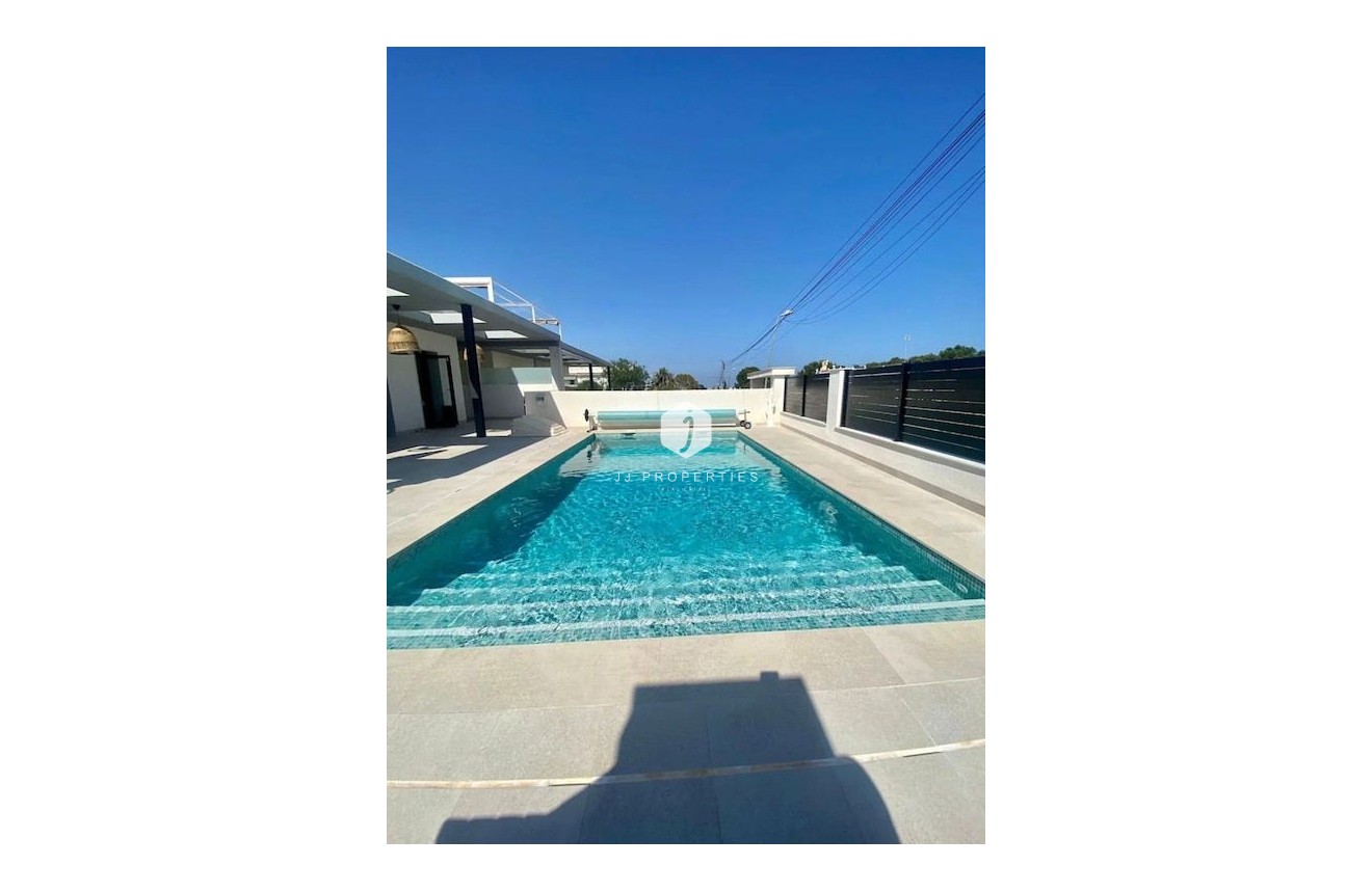 Tweedehands - Villa -
Los Balcones - Costa Blanca