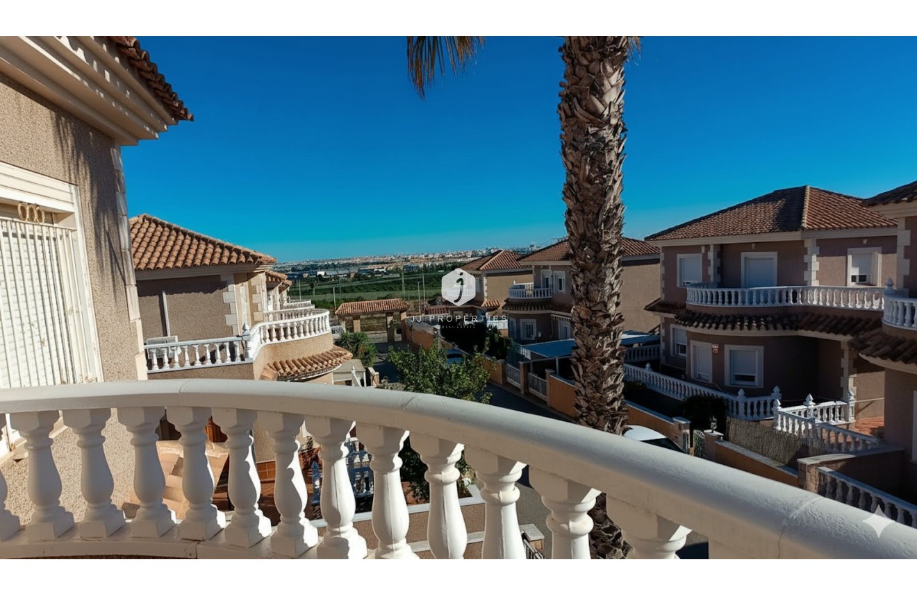 Aus zweiter Hand - Villa -
Los Balcones - Costa Blanca