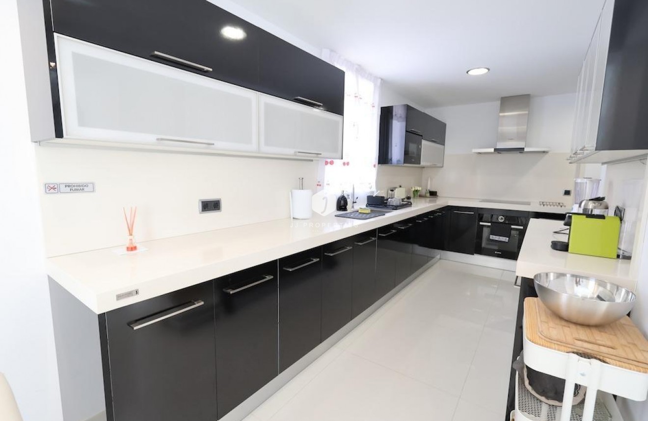 Z drugiej ręki - Villa -
Cabo Roig - Costa Blanca