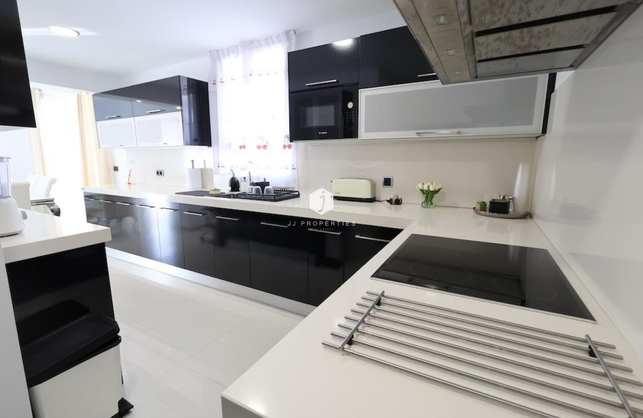 Z drugiej ręki - Villa -
Cabo Roig - Costa Blanca
