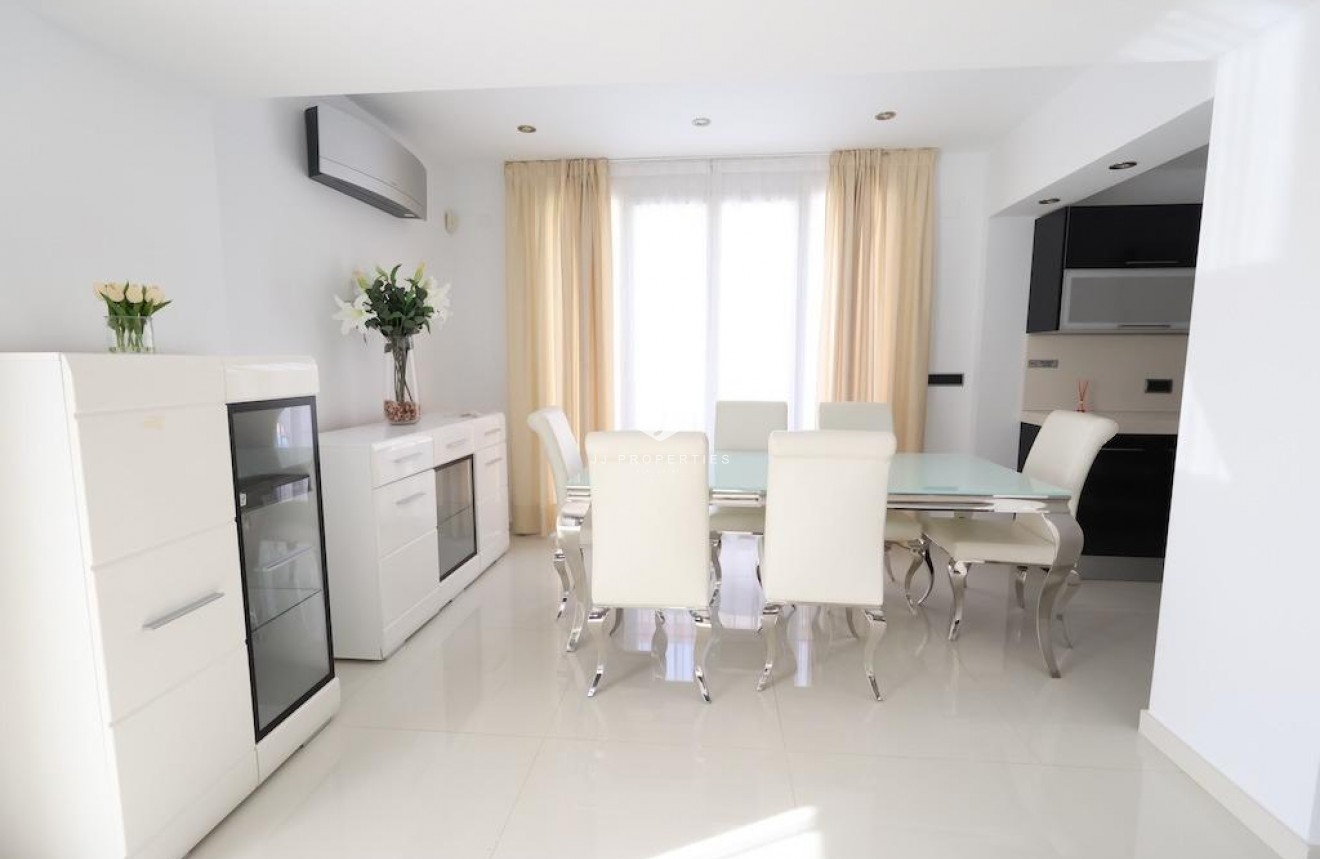Z drugiej ręki - Villa -
Cabo Roig - Costa Blanca