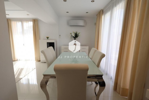 Z drugiej ręki - Villa -
Cabo Roig - Costa Blanca