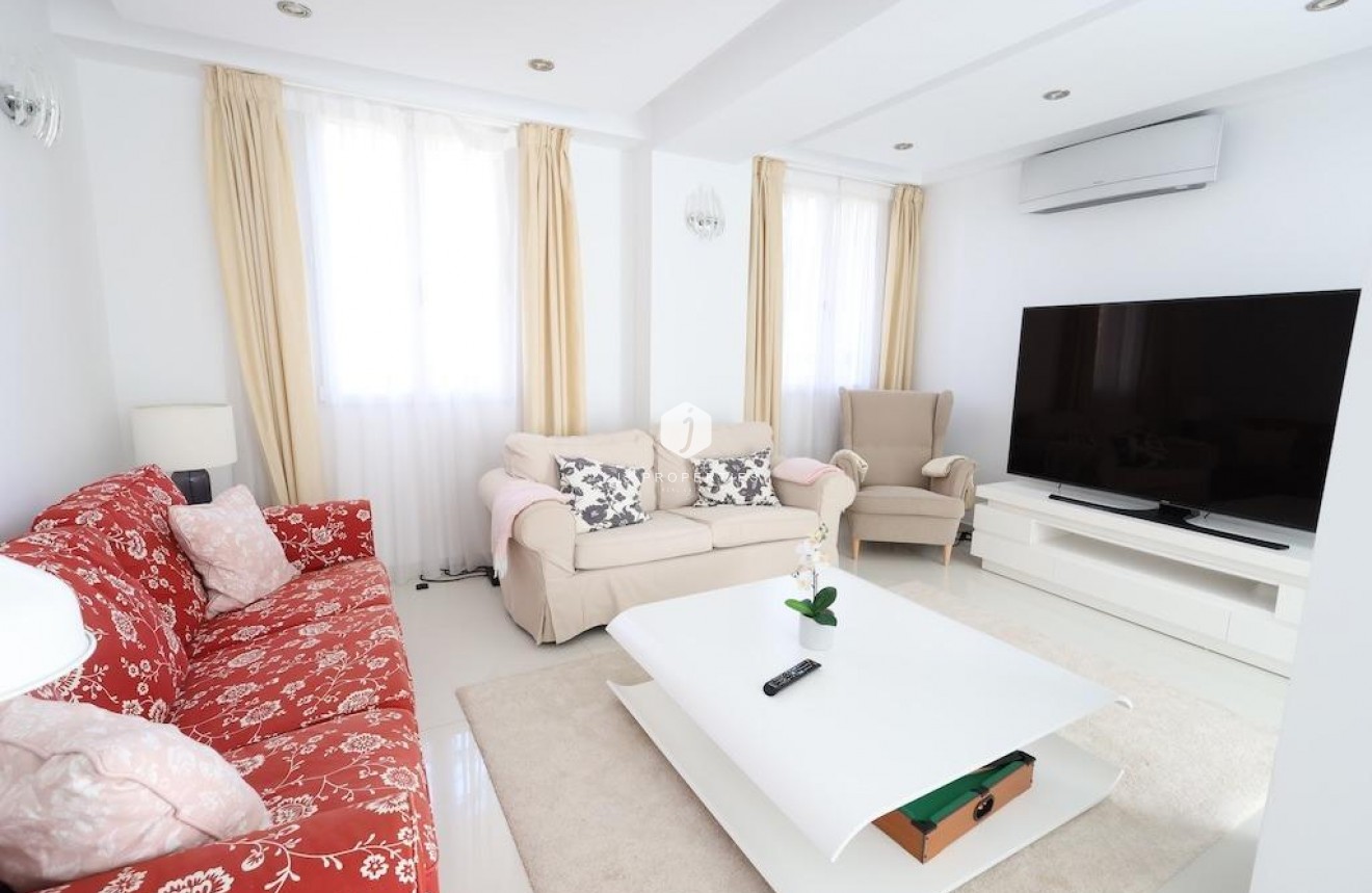 Z drugiej ręki - Villa -
Cabo Roig - Costa Blanca