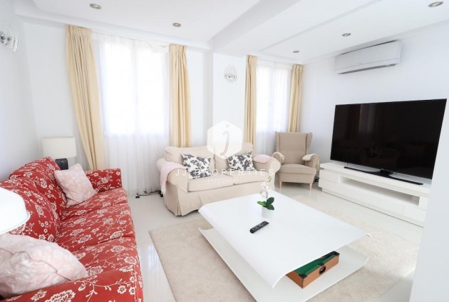 Z drugiej ręki - Villa -
Cabo Roig - Costa Blanca