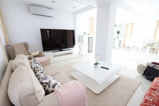 Z drugiej ręki - Villa -
Cabo Roig - Costa Blanca
