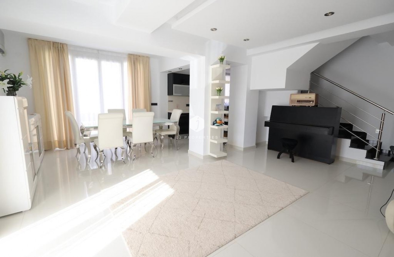 Z drugiej ręki - Villa -
Cabo Roig - Costa Blanca