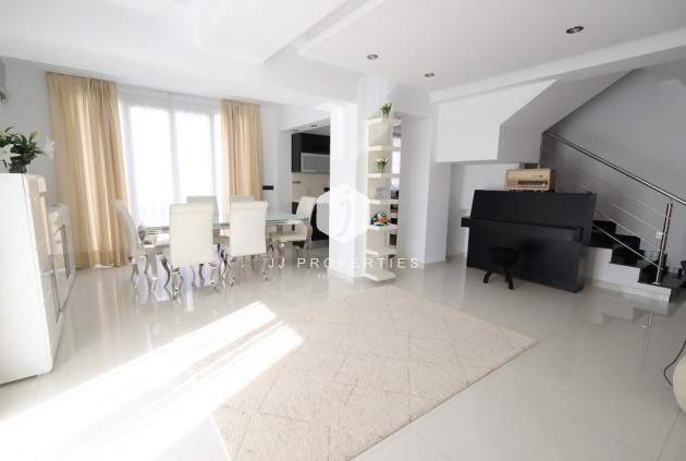 Z drugiej ręki - Villa -
Cabo Roig - Costa Blanca
