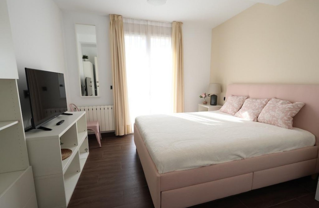 Z drugiej ręki - Villa -
Cabo Roig - Costa Blanca