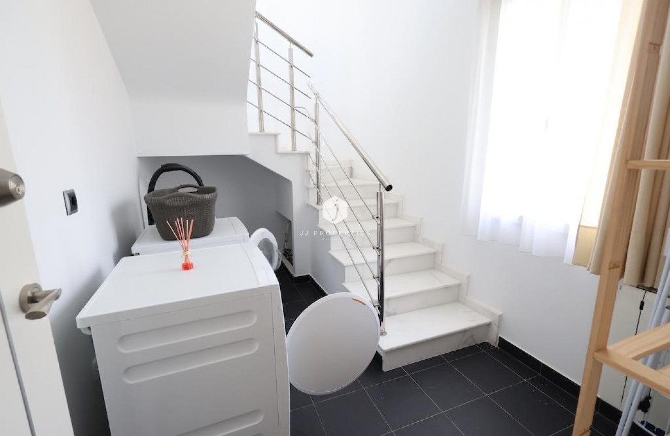 Z drugiej ręki - Villa -
Cabo Roig - Costa Blanca