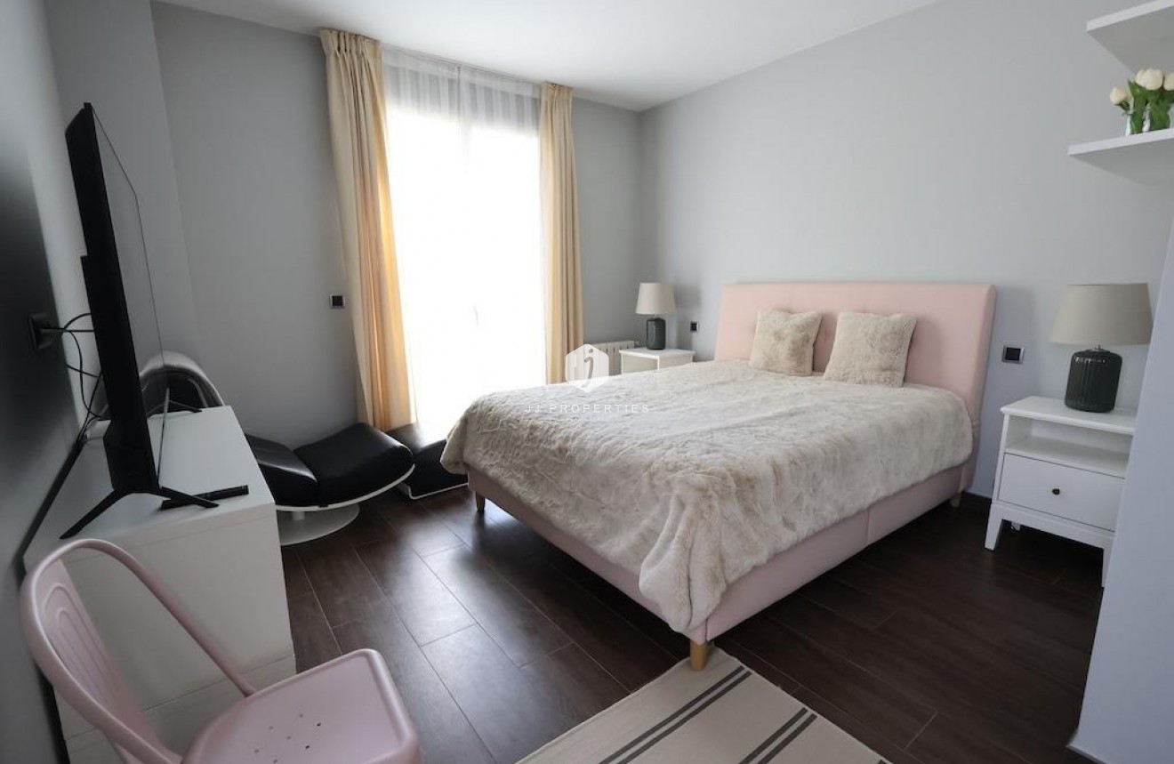 Z drugiej ręki - Villa -
Cabo Roig - Costa Blanca
