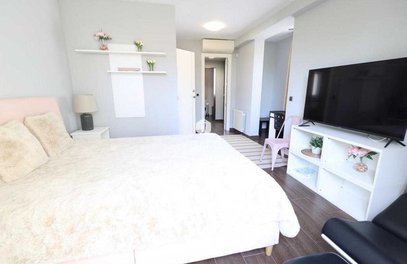 Z drugiej ręki - Villa -
Cabo Roig - Costa Blanca