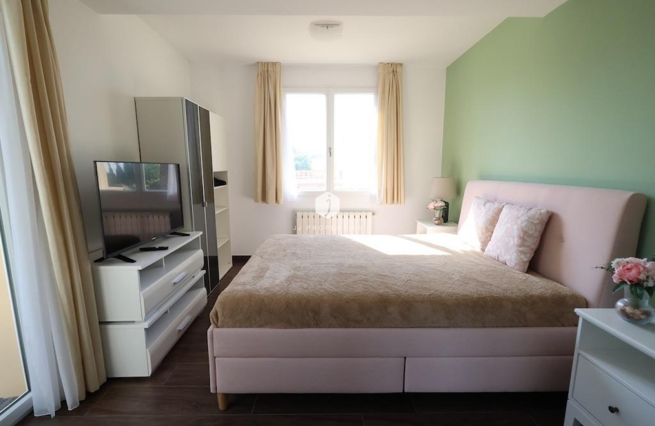 Z drugiej ręki - Villa -
Cabo Roig - Costa Blanca