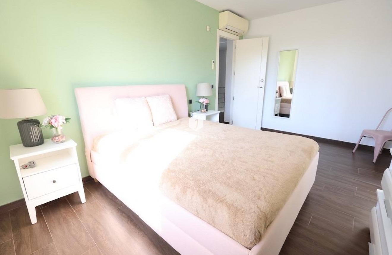 Z drugiej ręki - Villa -
Cabo Roig - Costa Blanca