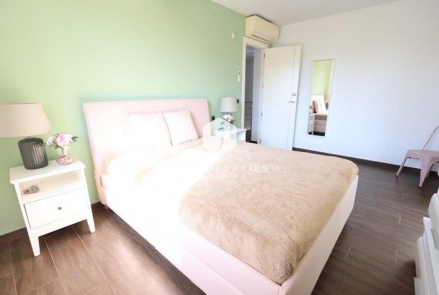 Z drugiej ręki - Villa -
Cabo Roig - Costa Blanca