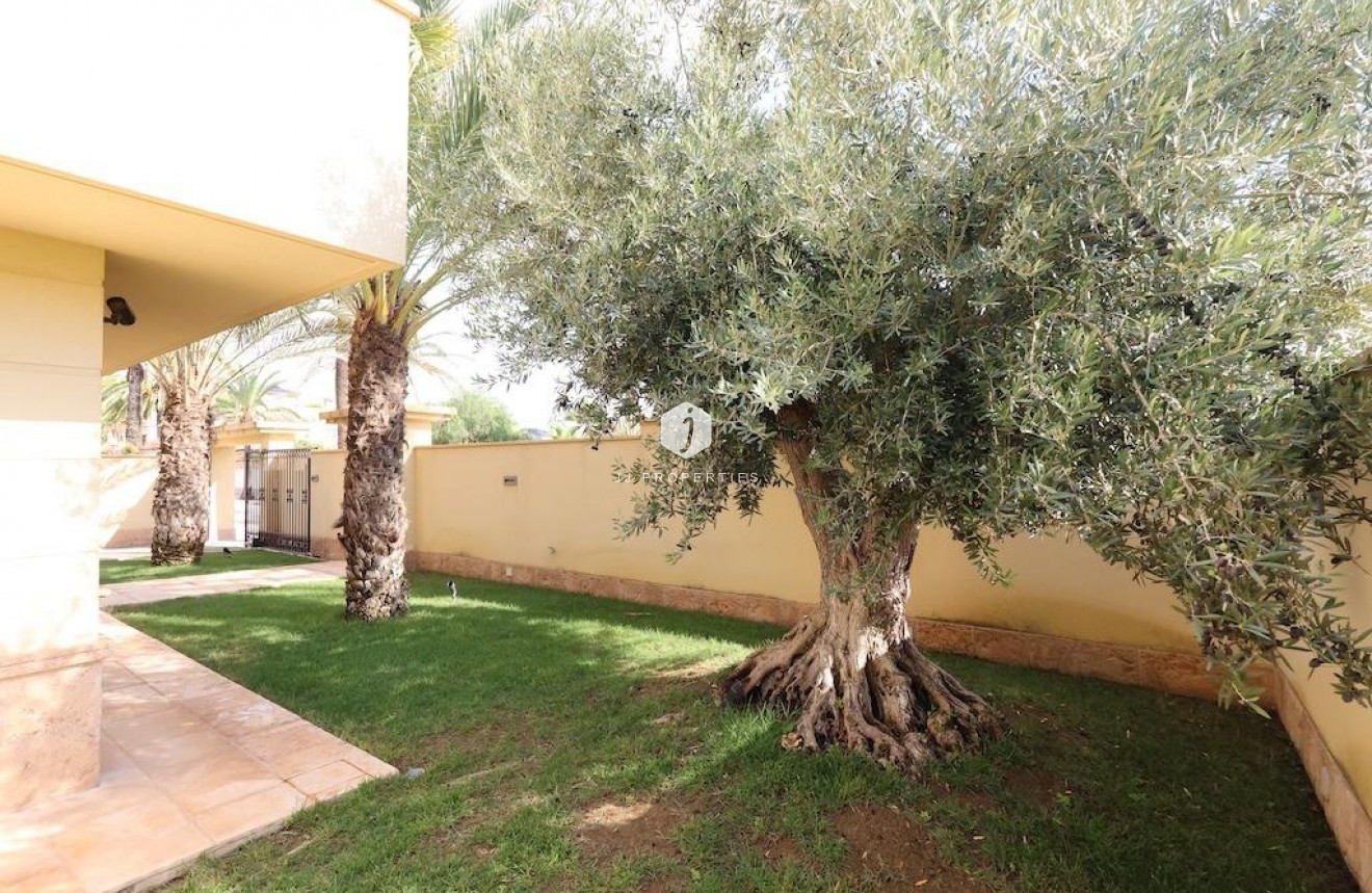 Z drugiej ręki - Villa -
Cabo Roig - Costa Blanca