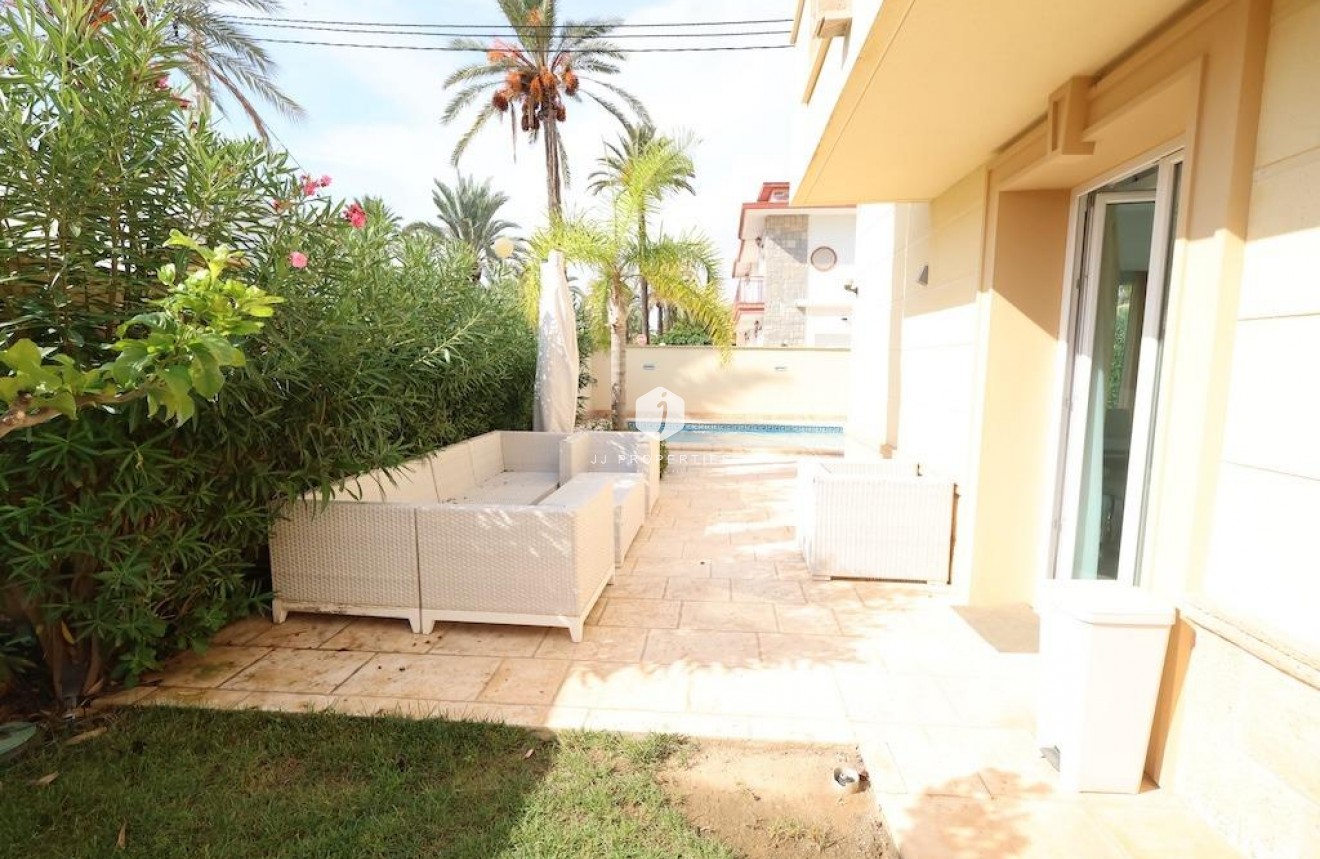 Z drugiej ręki - Villa -
Cabo Roig - Costa Blanca