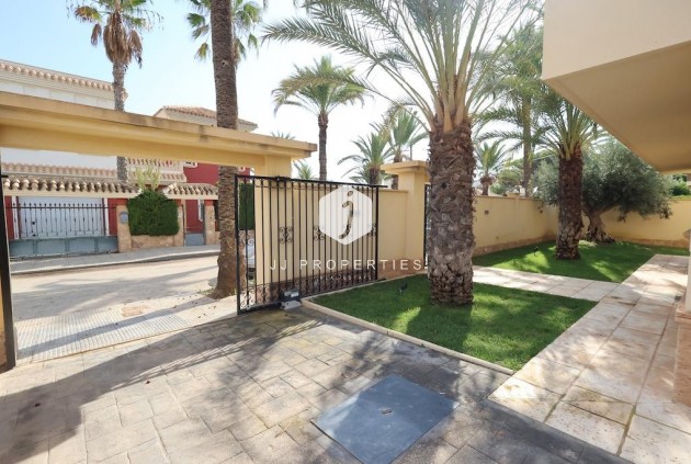 Z drugiej ręki - Villa -
Cabo Roig - Costa Blanca