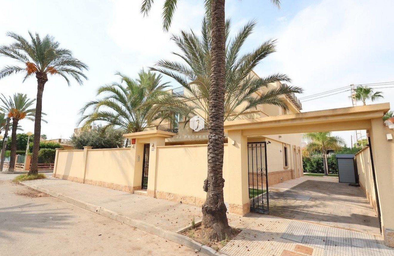 Z drugiej ręki - Villa -
Cabo Roig - Costa Blanca