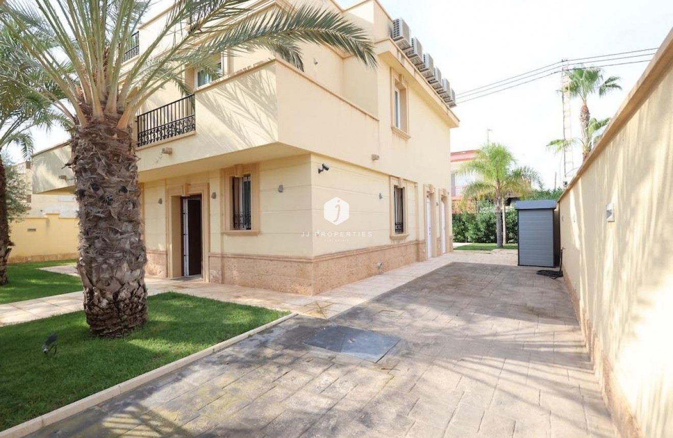 Z drugiej ręki - Villa -
Cabo Roig - Costa Blanca