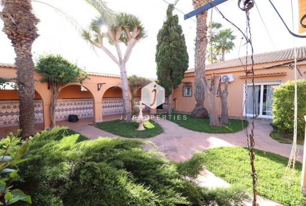 D'occasion - Villa -
Torrevieja - Costa Blanca