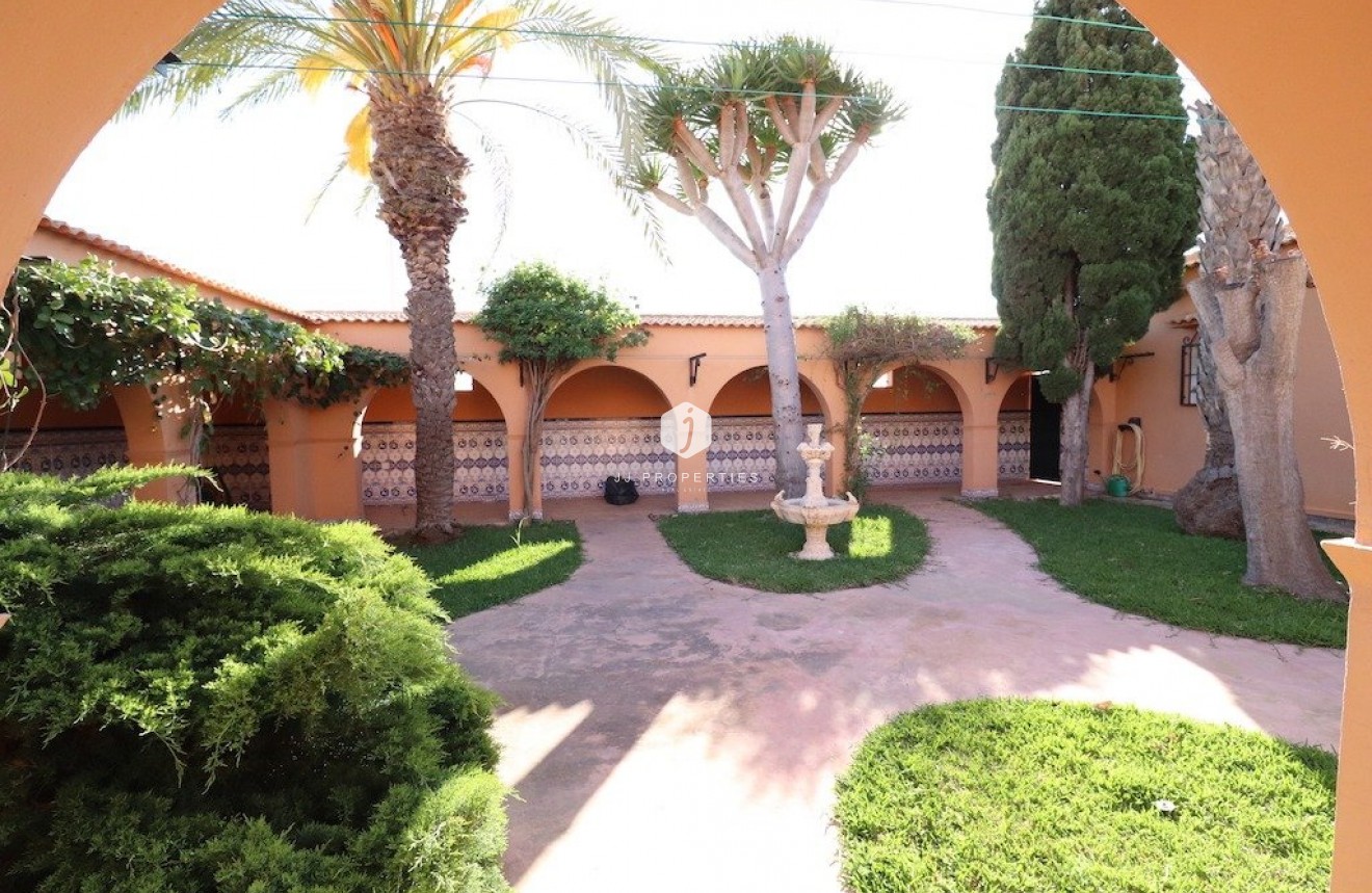 Tweedehands - Villa -
Torrevieja - Costa Blanca