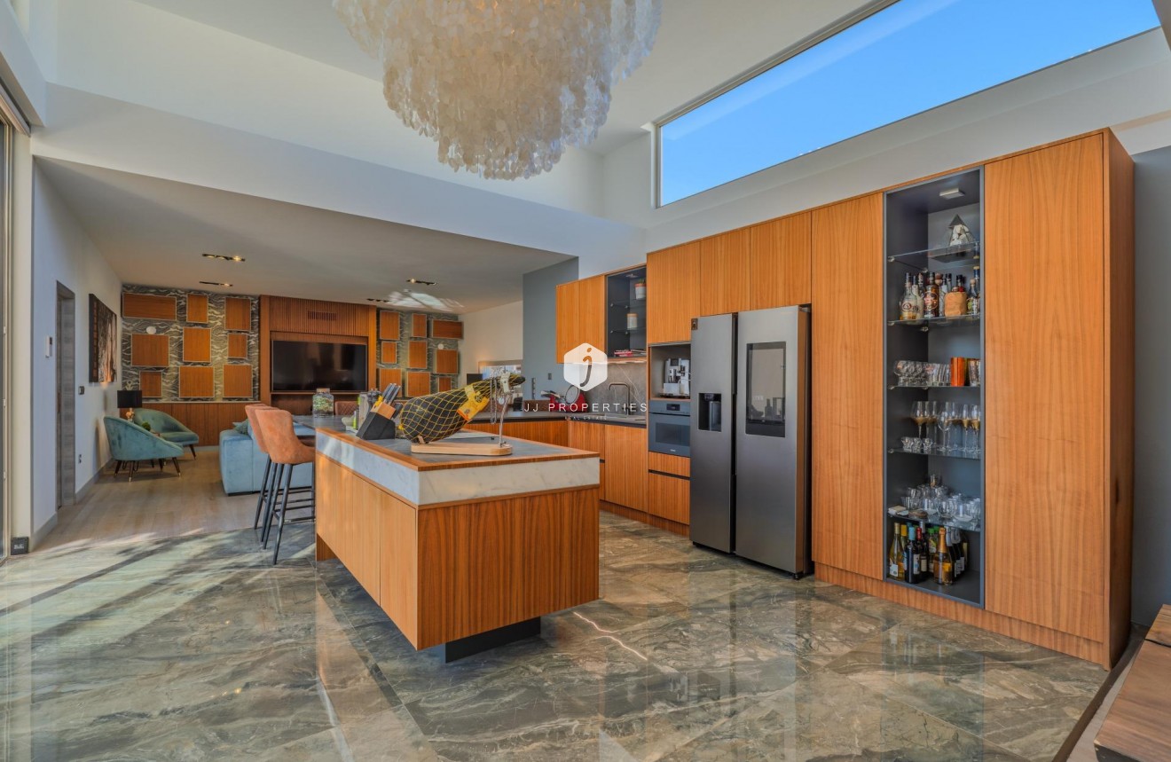 Aus zweiter Hand - Villa -
Benijofar - Residencial Benimar