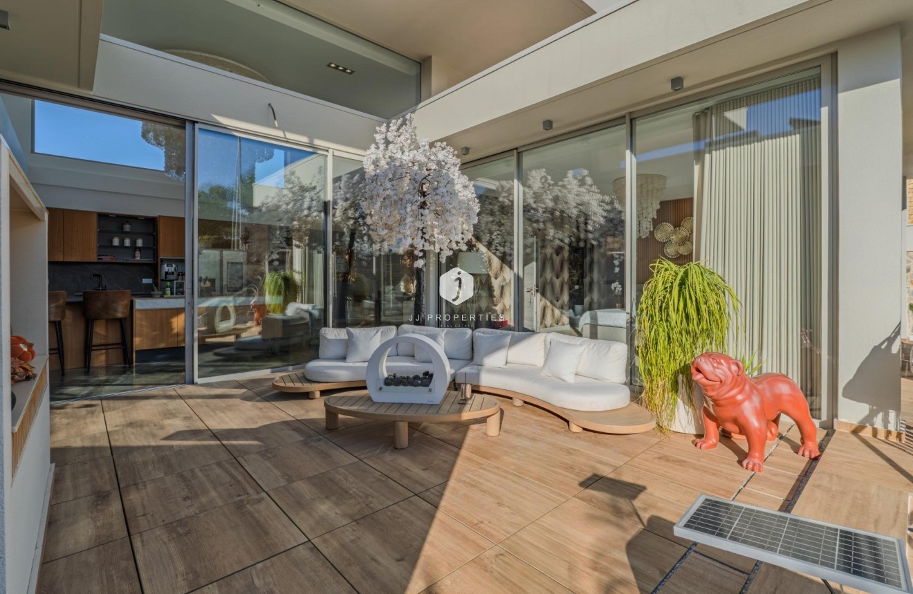 Aus zweiter Hand - Villa -
Benijofar - Residencial Benimar