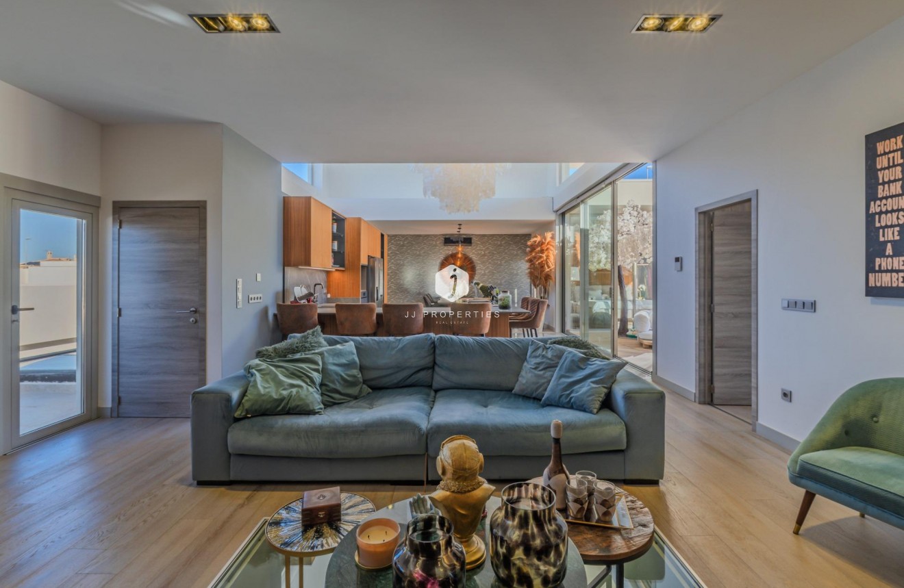 Aus zweiter Hand - Villa -
Benijofar - Residencial Benimar