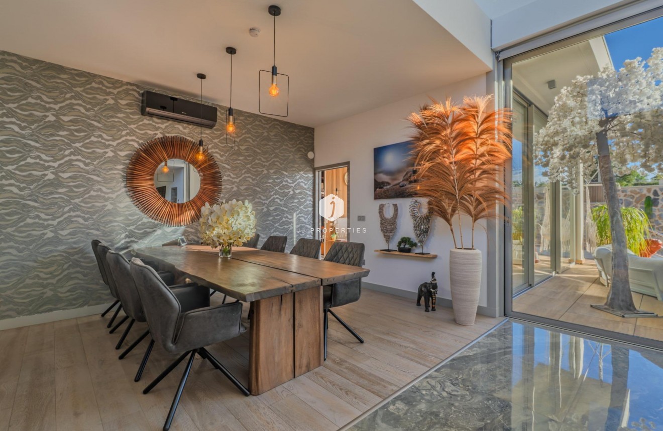 Aus zweiter Hand - Villa -
Benijofar - Residencial Benimar