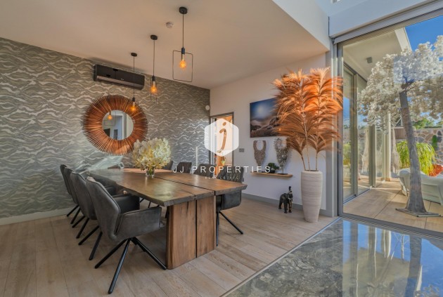 Aus zweiter Hand - Villa -
Benijofar - Residencial Benimar