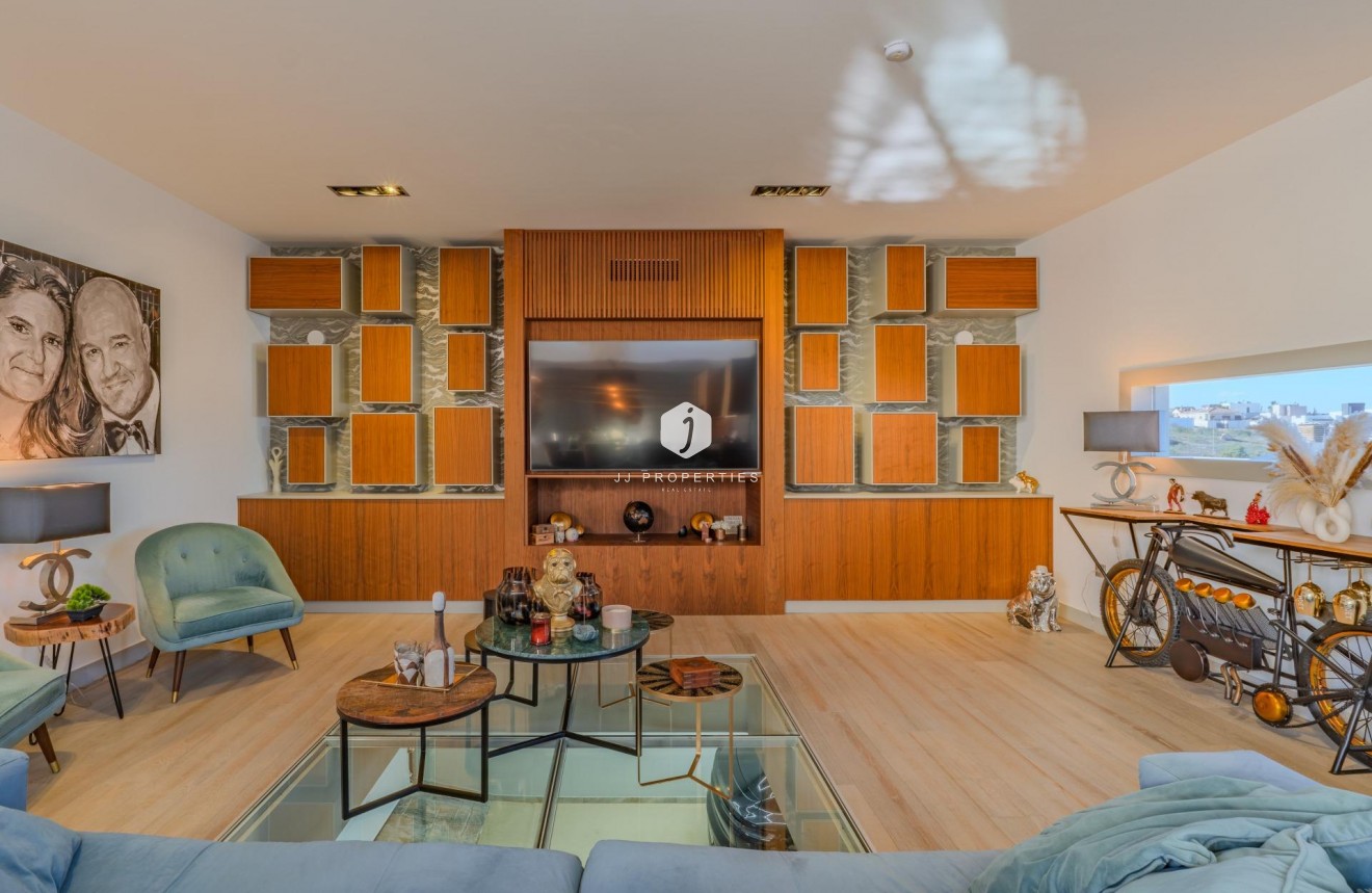 Aus zweiter Hand - Villa -
Benijofar - Residencial Benimar