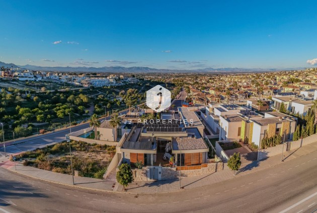Aus zweiter Hand - Villa -
Benijofar - Residencial Benimar
