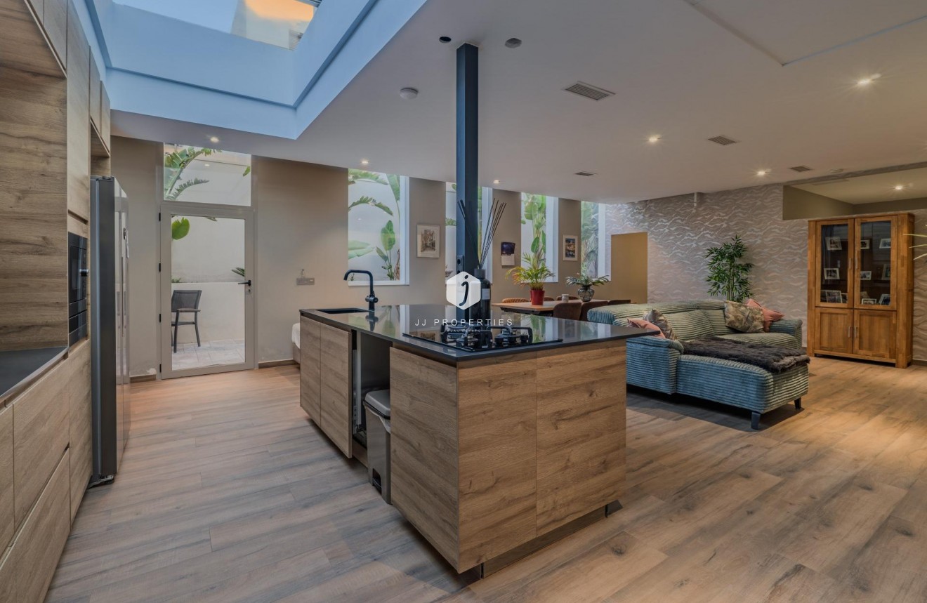 Aus zweiter Hand - Villa -
Benijofar - Residencial Benimar