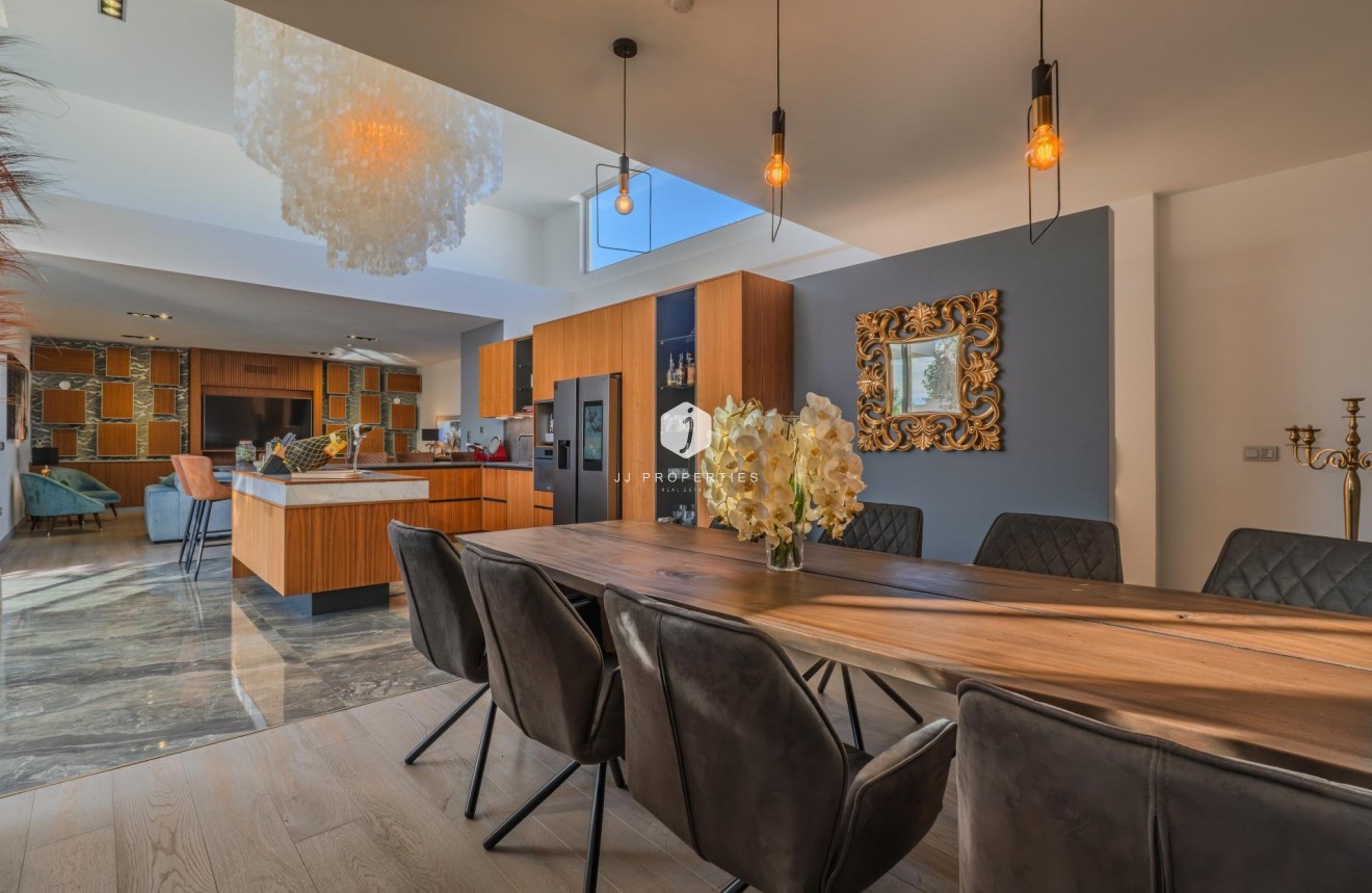 Aus zweiter Hand - Villa -
Benijofar - Residencial Benimar