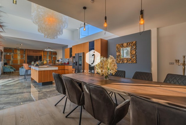 Aus zweiter Hand - Villa -
Benijofar - Residencial Benimar