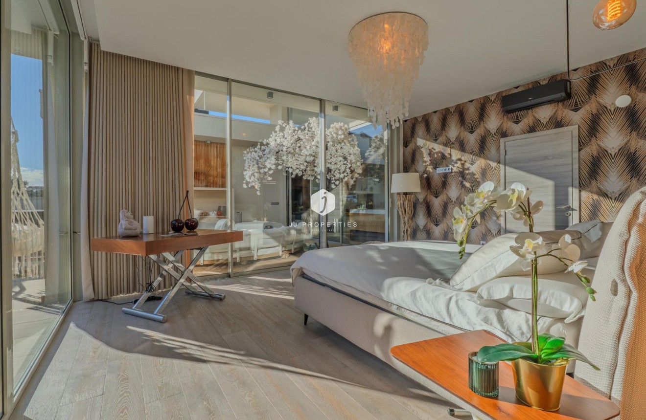 Aus zweiter Hand - Villa -
Benijofar - Residencial Benimar