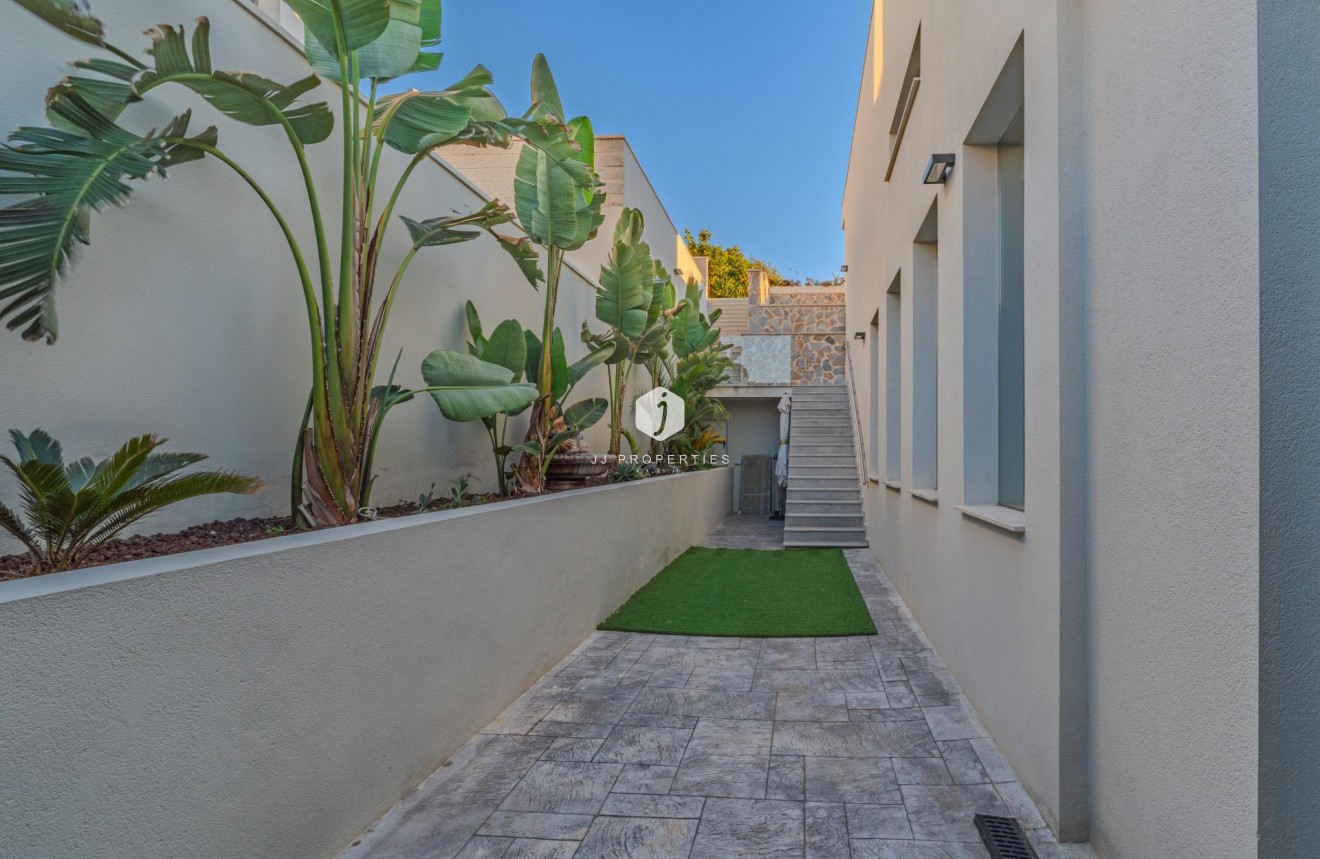 Aus zweiter Hand - Villa -
Benijofar - Residencial Benimar