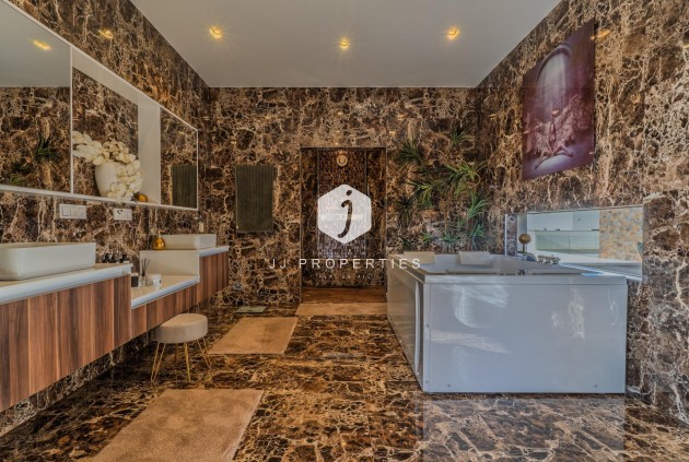 Aus zweiter Hand - Villa -
Benijofar - Residencial Benimar
