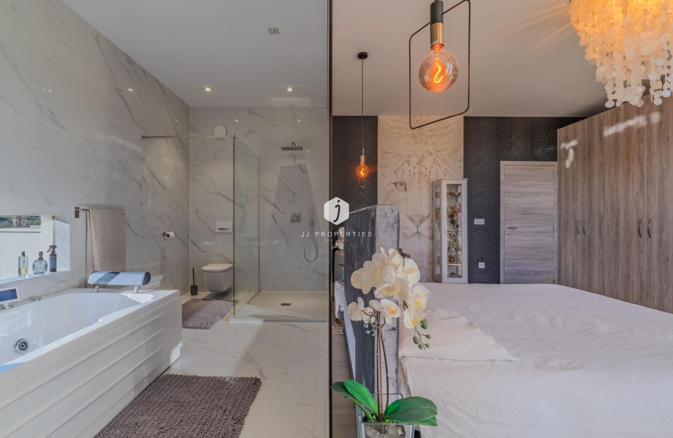 Aus zweiter Hand - Villa -
Benijofar - Residencial Benimar