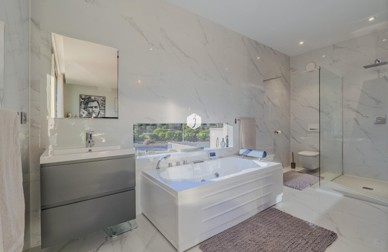 Aus zweiter Hand - Villa -
Benijofar - Residencial Benimar