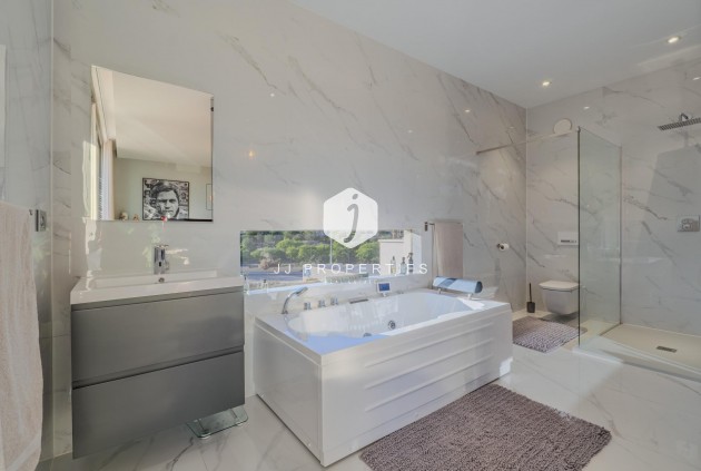 Aus zweiter Hand - Villa -
Benijofar - Residencial Benimar