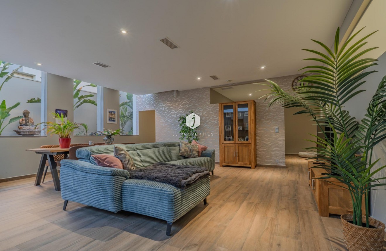 Aus zweiter Hand - Villa -
Benijofar - Residencial Benimar