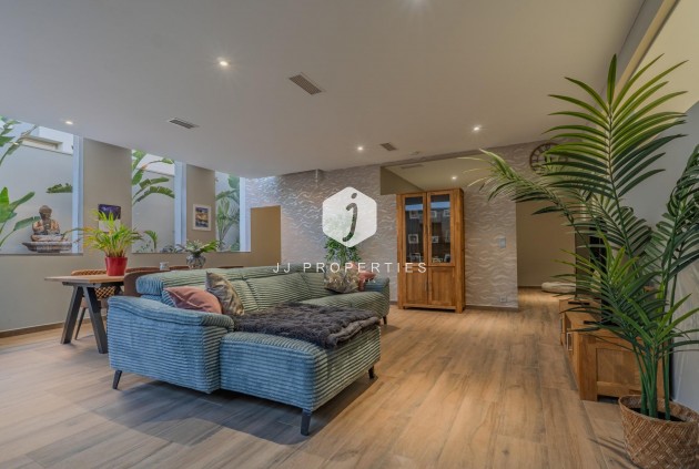 Aus zweiter Hand - Villa -
Benijofar - Residencial Benimar