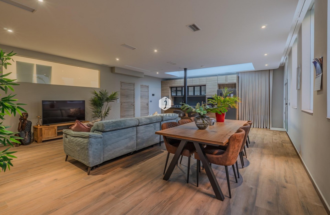 Aus zweiter Hand - Villa -
Benijofar - Residencial Benimar