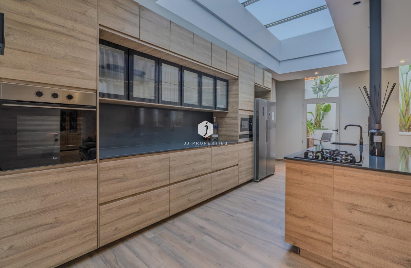 Aus zweiter Hand - Villa -
Benijofar - Residencial Benimar