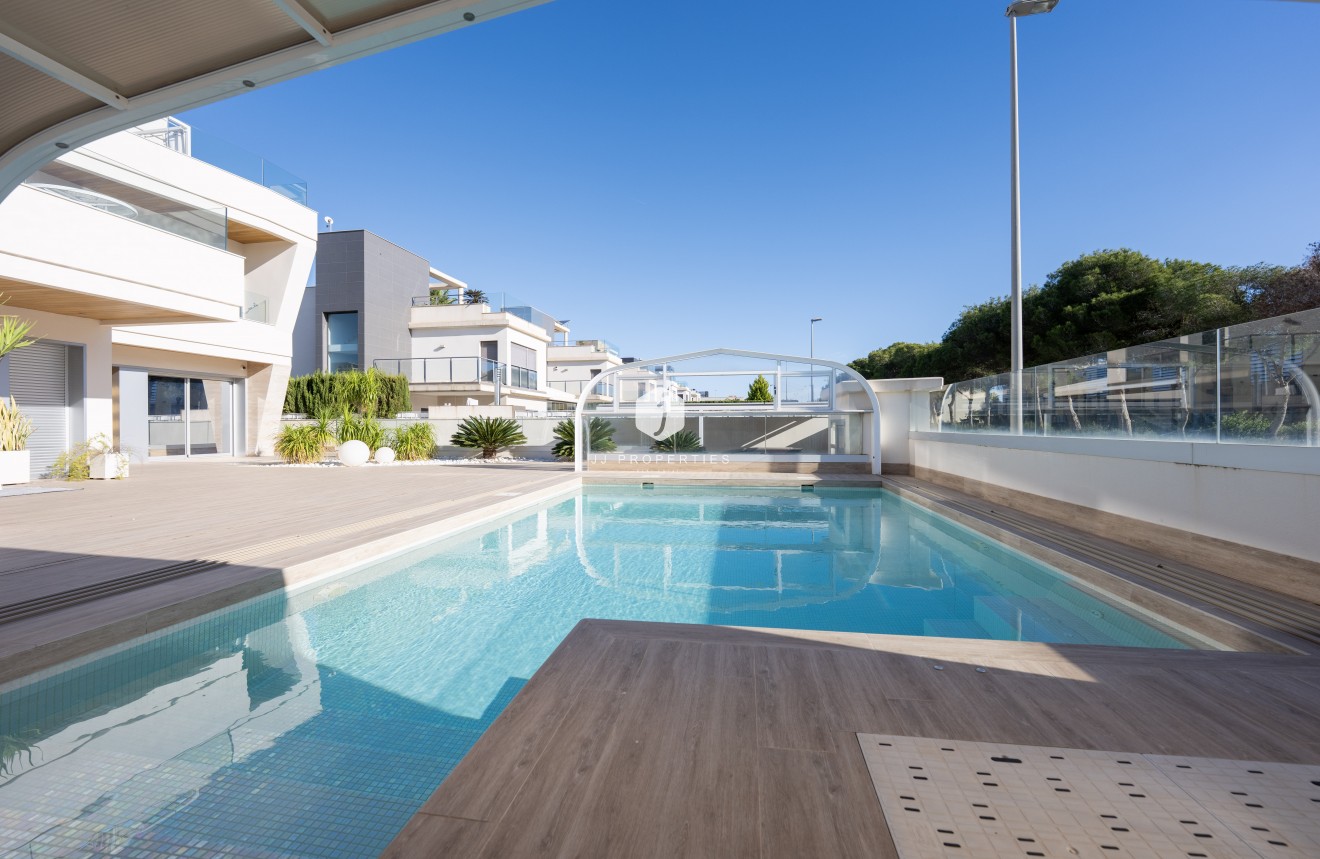 Aus zweiter Hand - Villa -
Orihuela Costa - Costa Blanca