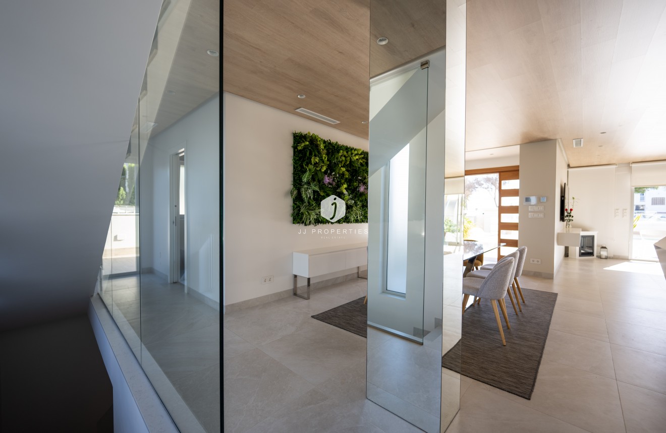 Aus zweiter Hand - Villa -
Orihuela Costa - Costa Blanca